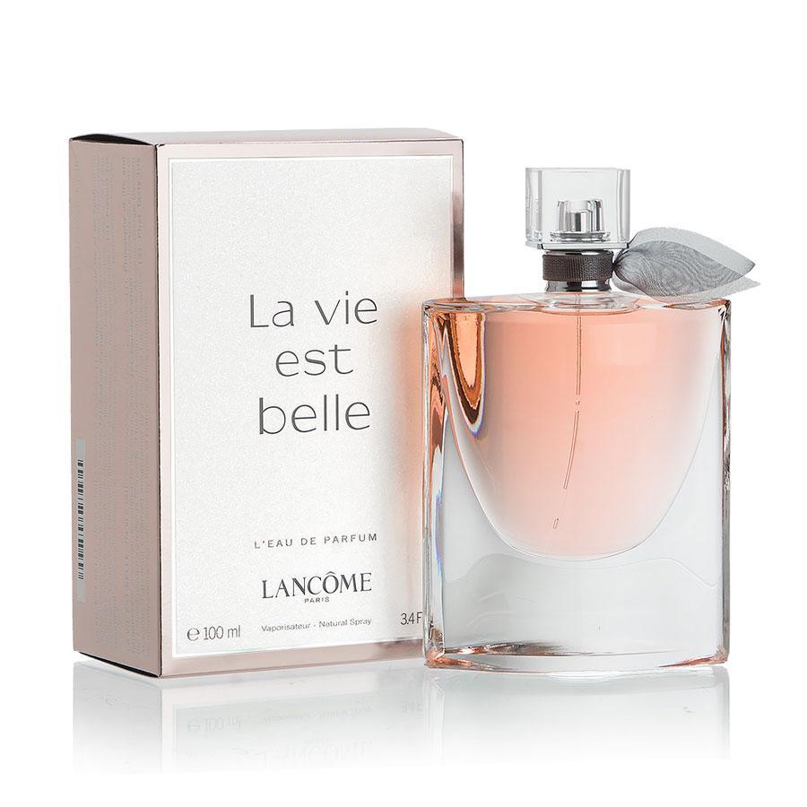 Lancôme La Vie Est Belle Eau de Parfum bottle with its original packaging box, displayed on a reflective white surface against a white background.